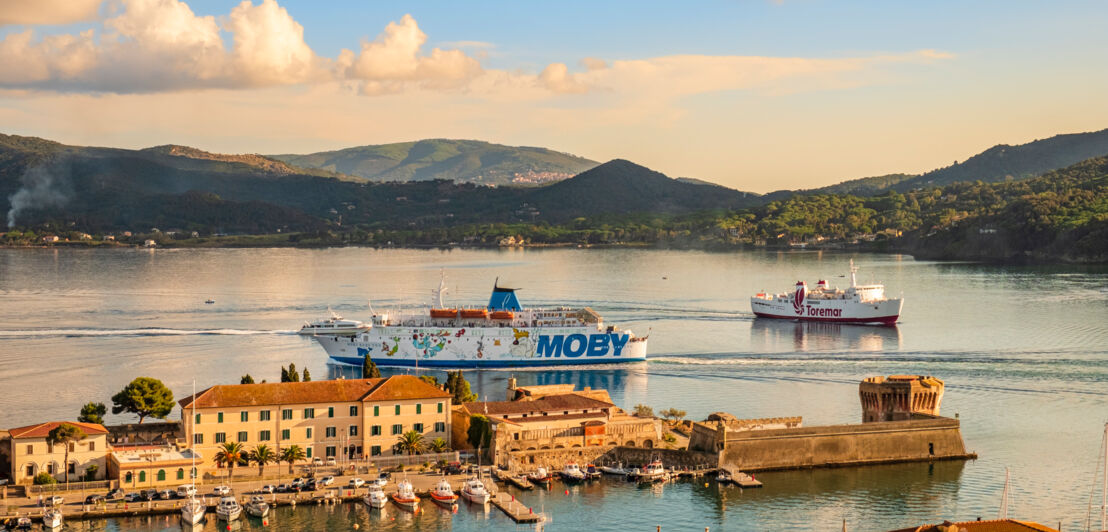 Fähren im Hafen von Portoferraio