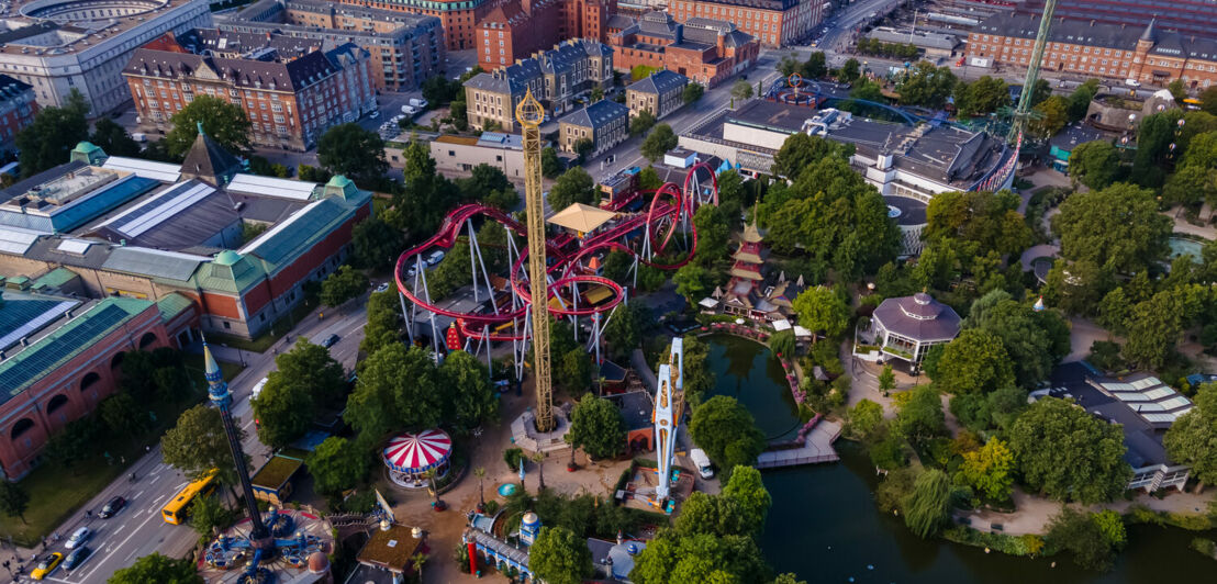 Luftbild von einem Vergnügungspark