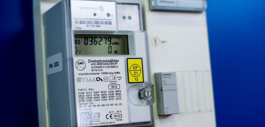 Ein digitaler Stromzähler mit Smart-Meter-Funktion