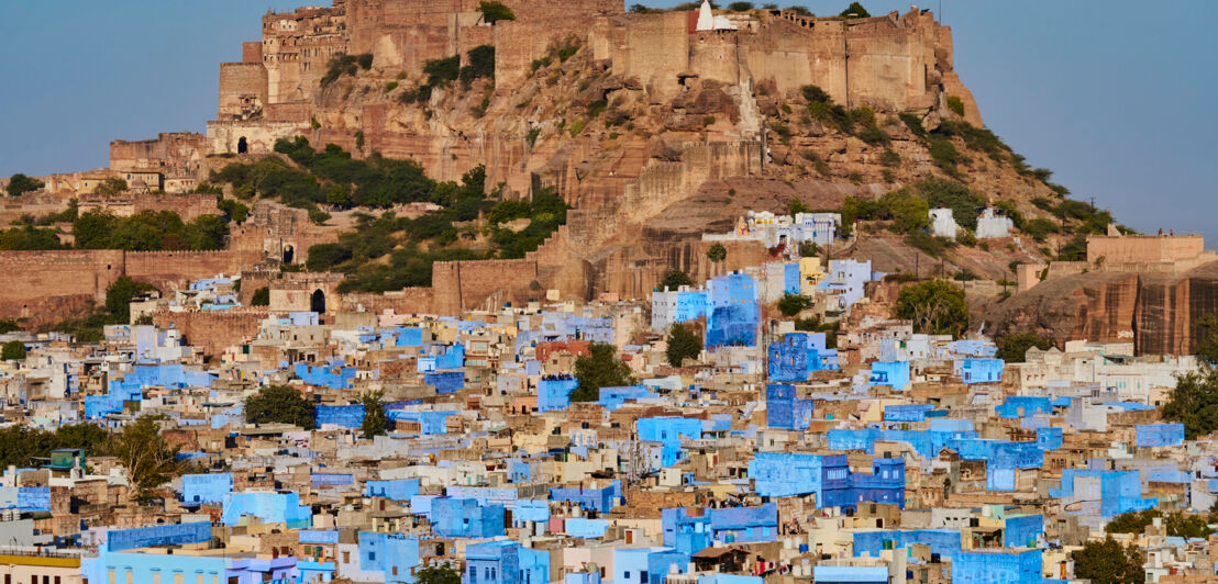 Blick auf die blaue Stadt Jodhpur in Indien.