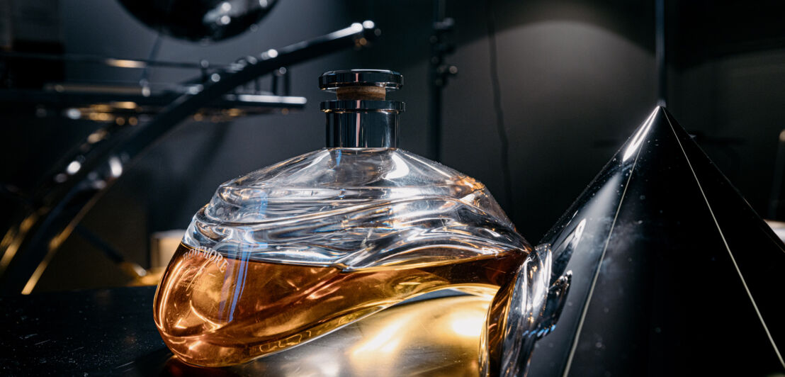 Bowmore ARC-52 auf einem Tisch mit abgenommener Aluminium-Haube