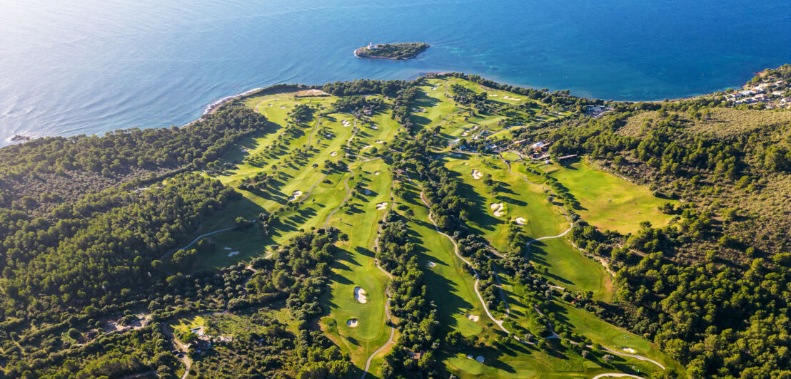 Luftaufnahme des Golfplatzes in Alcanada