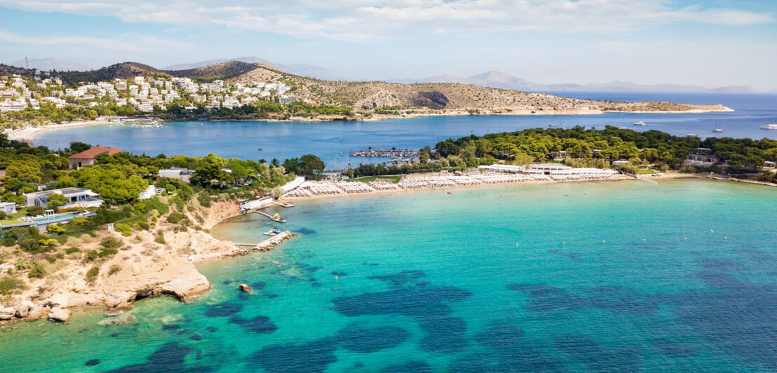 Blick aus der Vogelperspektive auf den Asteras Beach in der Nähe von Athen