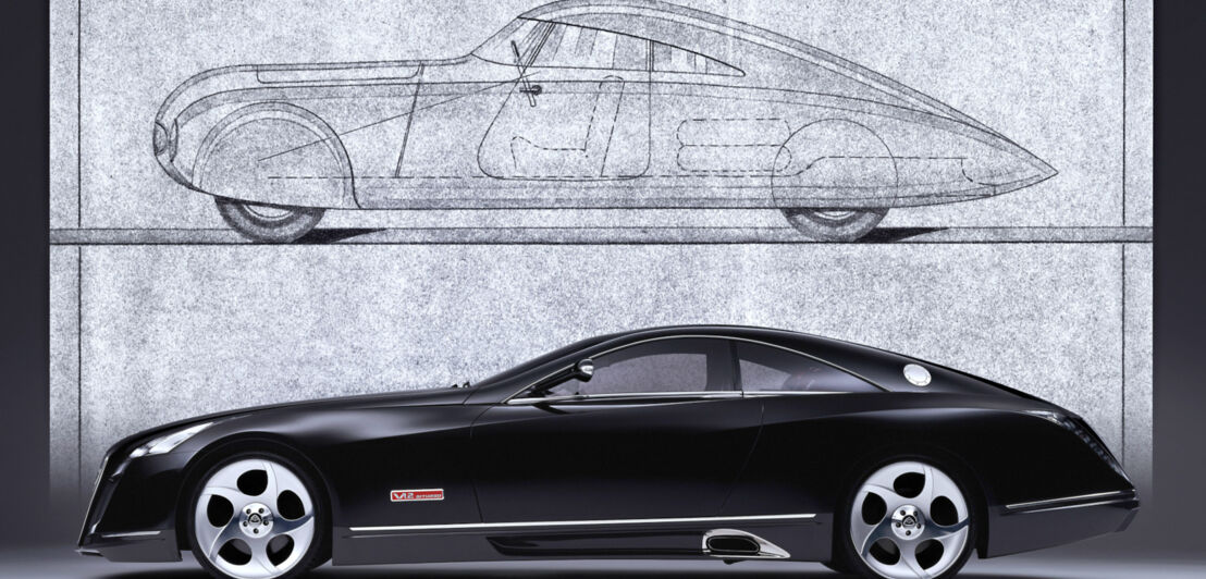 Der Maybach Exelero als Showcar vor einer Oldtimer-Zeichnung