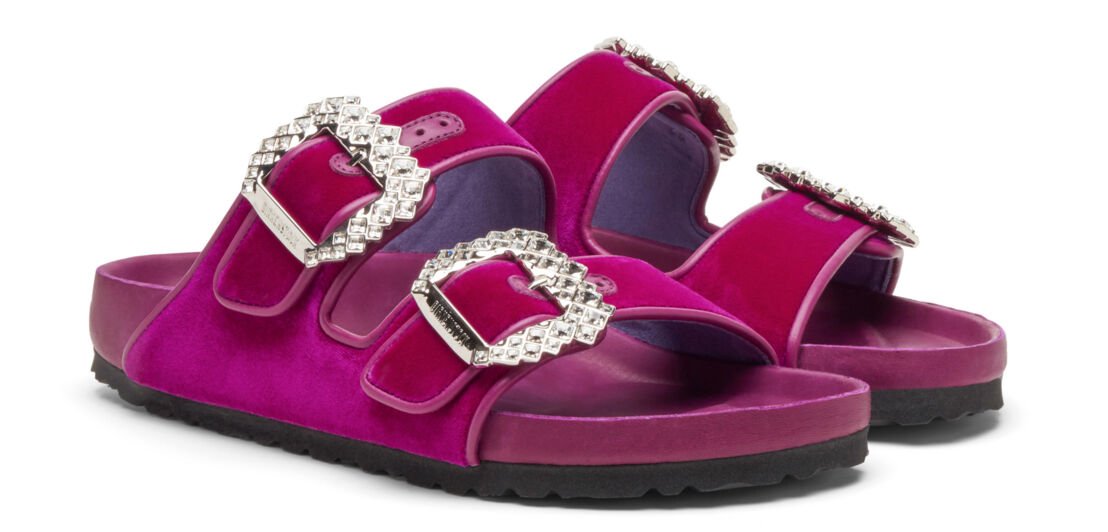 Pinke Birkenstock-Sandalen aus Samt mit strassbesetzten Schnallen, entworfen von Schuhdesigner Manolo Bhlanik