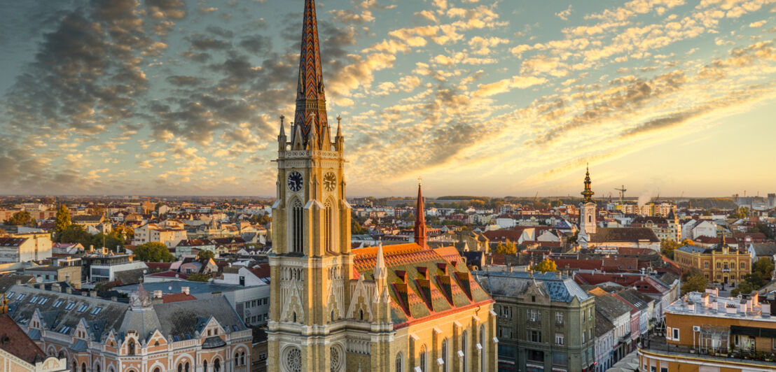 Blick auf eine Kirche in Novi Sad