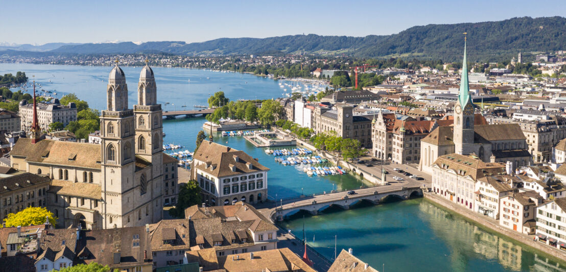 Luftaufnahme Panorama der Altstadt von Zürich.