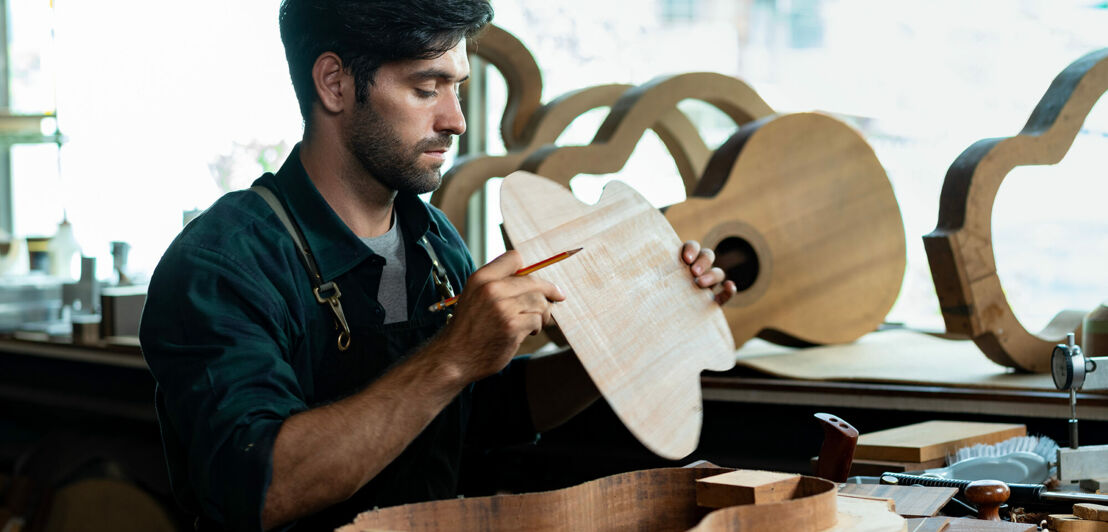 Guitar Luthier Ensures Back and Body Match in Mold