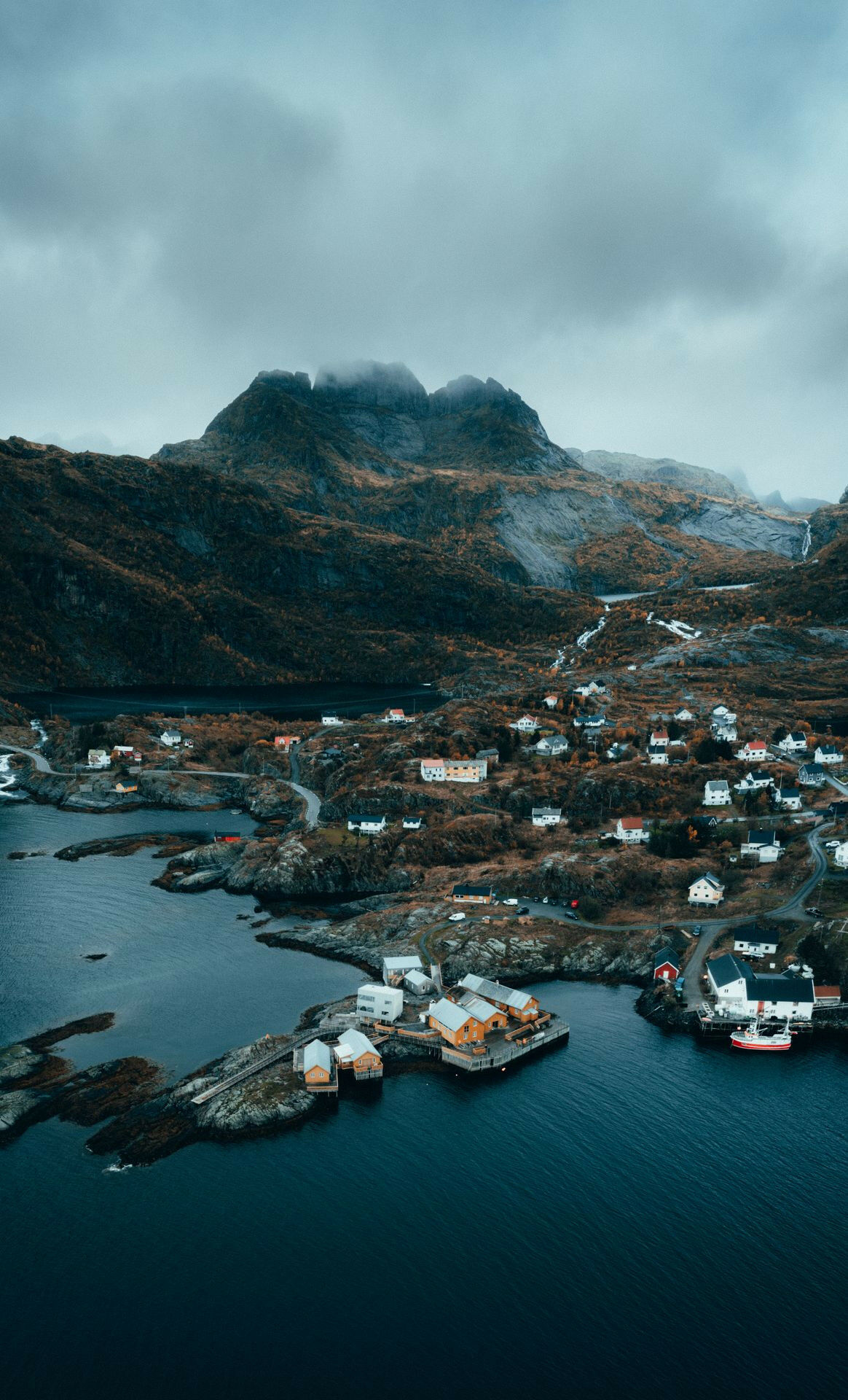 Luftbild des Hotels Holmen Lofoten und Umgebung