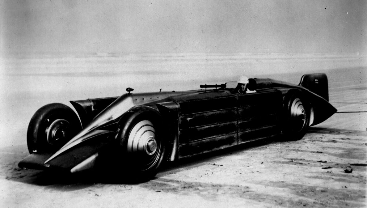 Eine historische Aufnahme des Rennwagens GOLDEN ARROW von Henry Segrave im März 1929