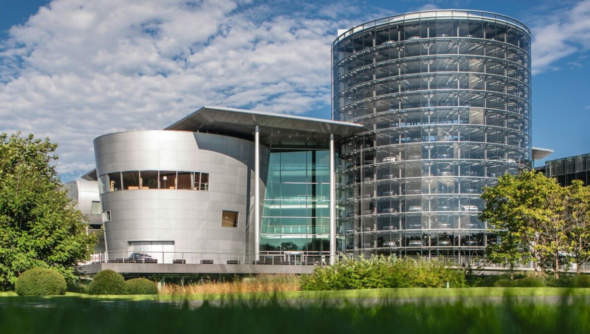 Die Gläserne Manufaktur in Dresden von außen