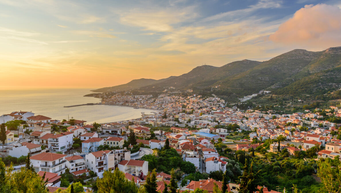 Blick auf Samos bei Sonnenuntergang