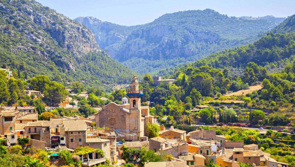 Ein Bergdorf auf Mallorca