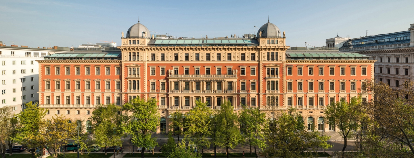 Grandhotel in einem Gebäude im Stil der Neurenaissance im Stadtzentrum.