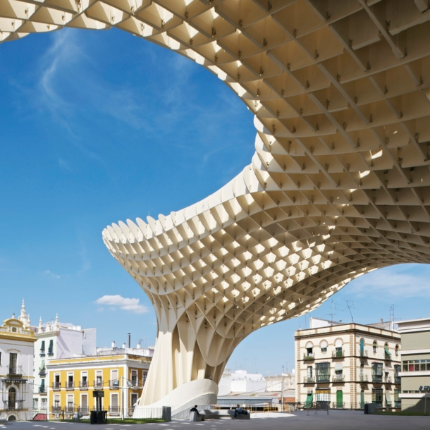 Die Plaza De La Encarnación mit dem Metropol Parasol in Sevilla