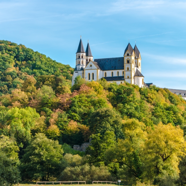 Das Kloster Arnstein aus der Froschperspektive.