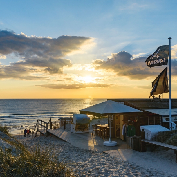 Restaurant Sansibar am Strand im Abendlicht