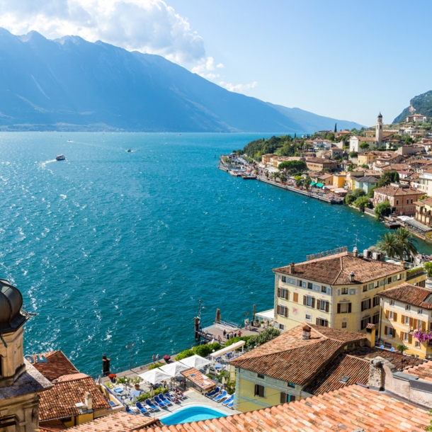 Mediterrane Kleinstadt am Ufer des Gardasees