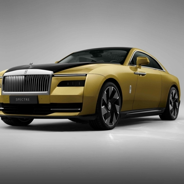 Der Rolls Royce Spectre von vorne