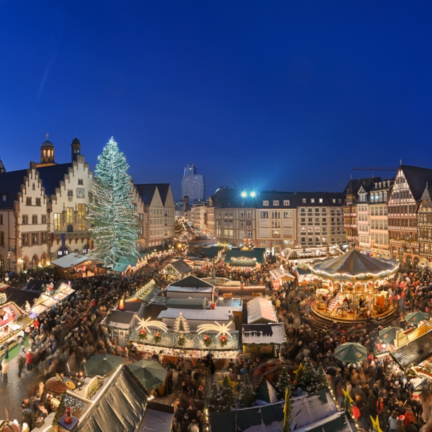 Blick von oben auf dem Frankfurter Weihnachtsmarkt.