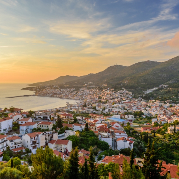 Blick auf Samos bei Sonnenuntergang