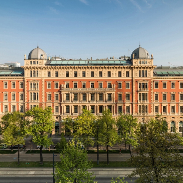 Grandhotel in einem Gebäude im Stil der Neurenaissance im Stadtzentrum.