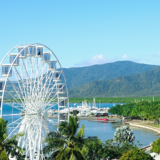 Zwischen Korallenriff und Regenwald präsentiert sich Cairns als Traumdestination an der australischen Ostküste.