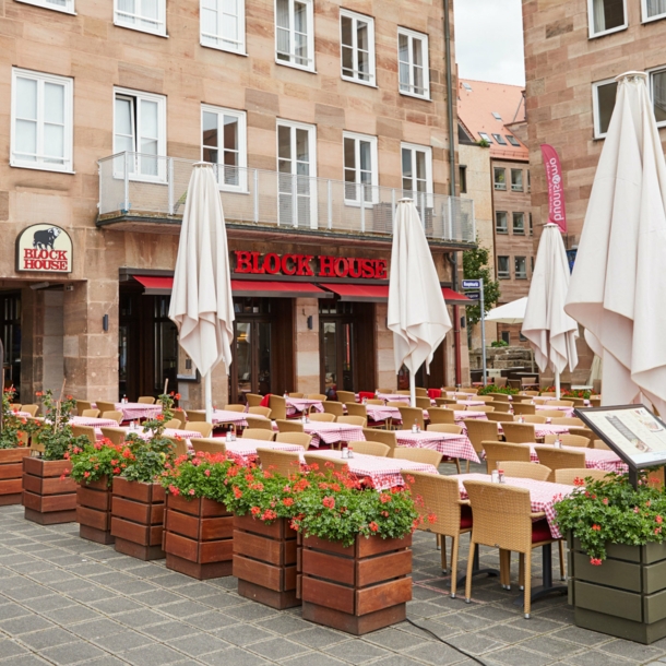 Block House Restaurant mit Außenterrasse in Nürnberger Altstadt.