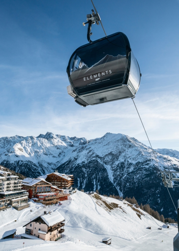 Eine hochmoderne 10er-Kabinenbahn im verschneiten Hochsölden