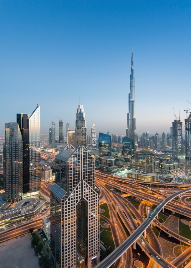 Die Skyline von Dubai im Abendlicht