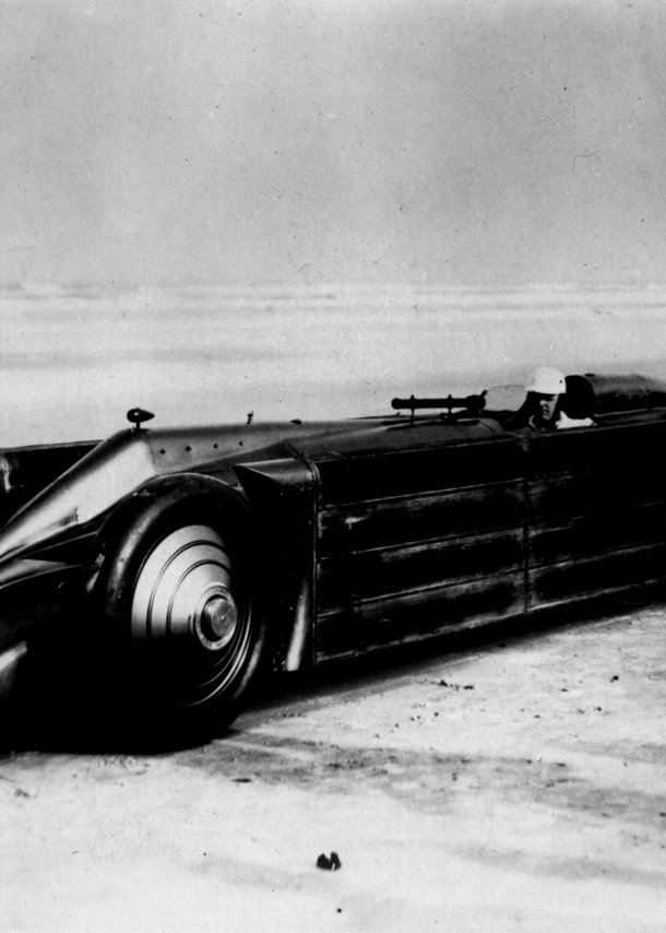 Eine historische Aufnahme des Rennwagens GOLDEN ARROW von Henry Segrave im März 1929