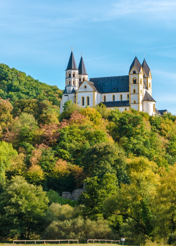 Das Kloster Arnstein aus der Froschperspektive.