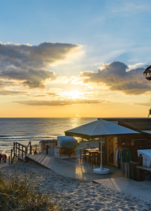 Restaurant Sansibar am Strand im Abendlicht