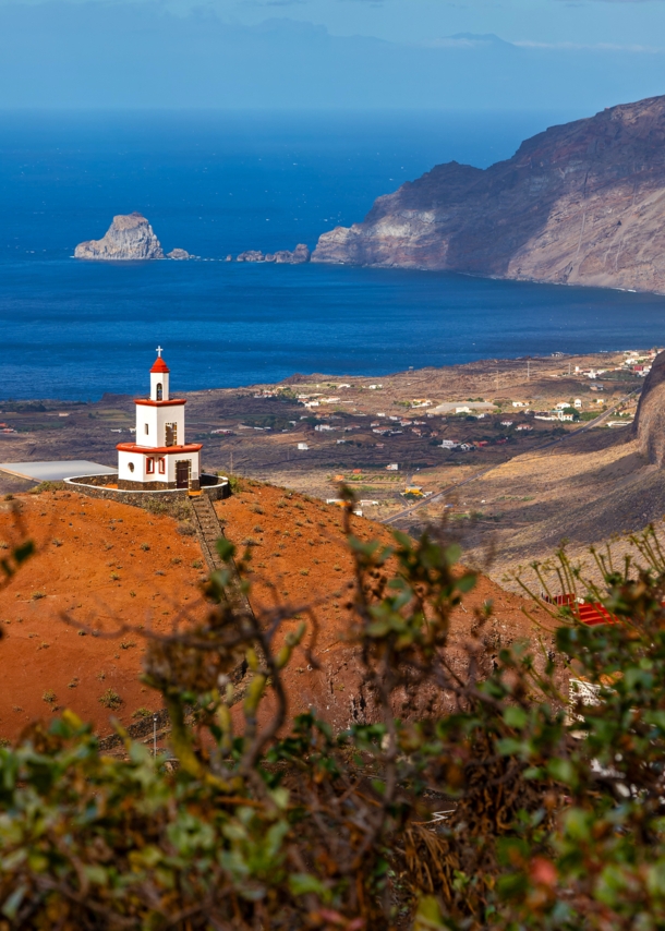 Wanderwege auf El Hierro zwischen Felsen und Meer