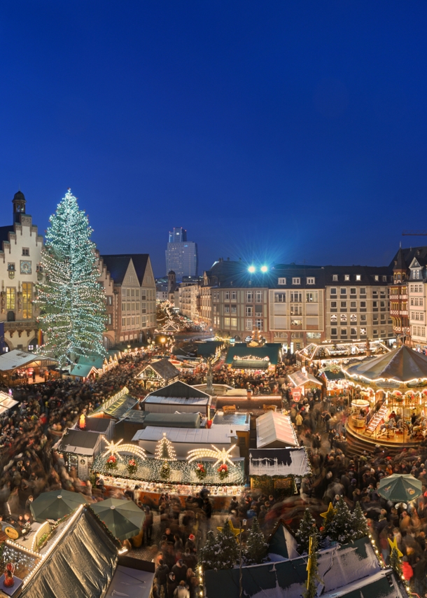 Blick von oben auf dem Frankfurter Weihnachtsmarkt.