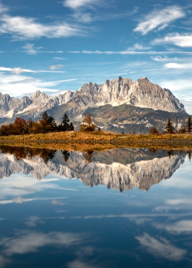 Der Wilde Kaiser spiegelt sich in einem See