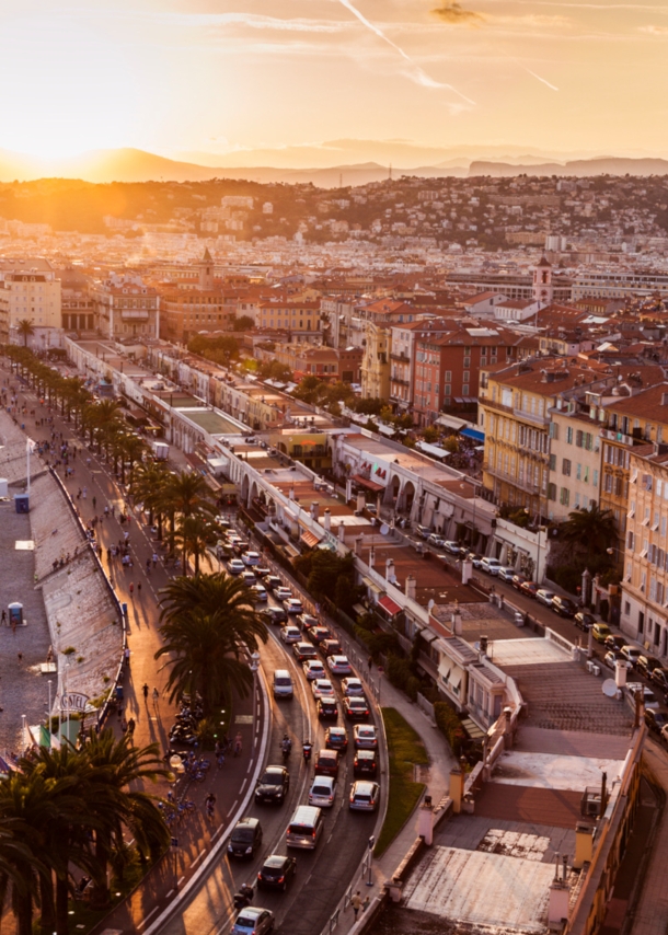 Aufnahme der Promenade von Nizza bei Sonnenuntergang