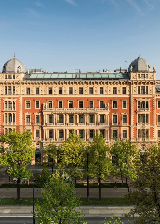 Grandhotel in einem Gebäude im Stil der Neurenaissance im Stadtzentrum.