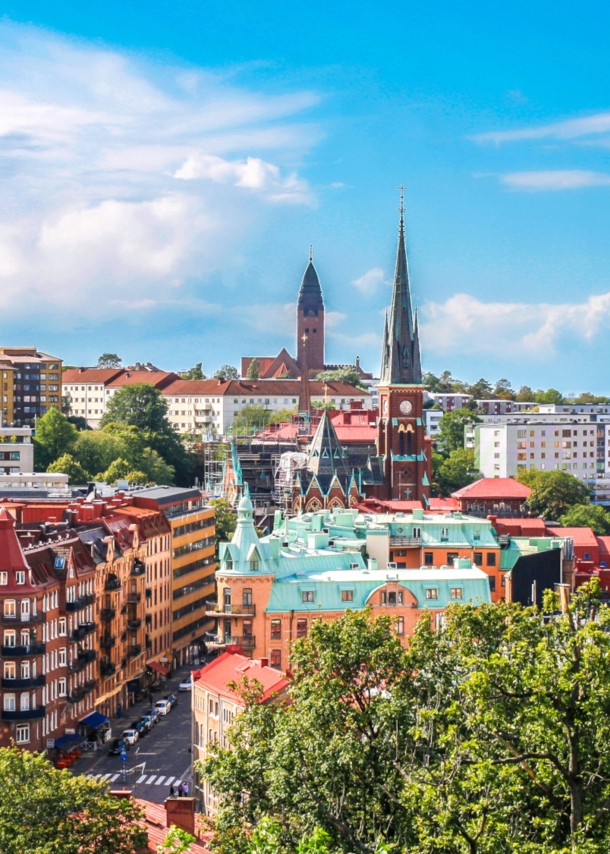 Panoramablick vom Skansen Kronan Ausblick über Häuser und Kirchen in Göteborg.