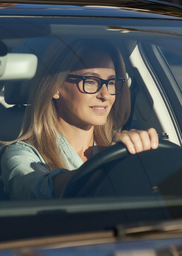 Businesswoman im Auto